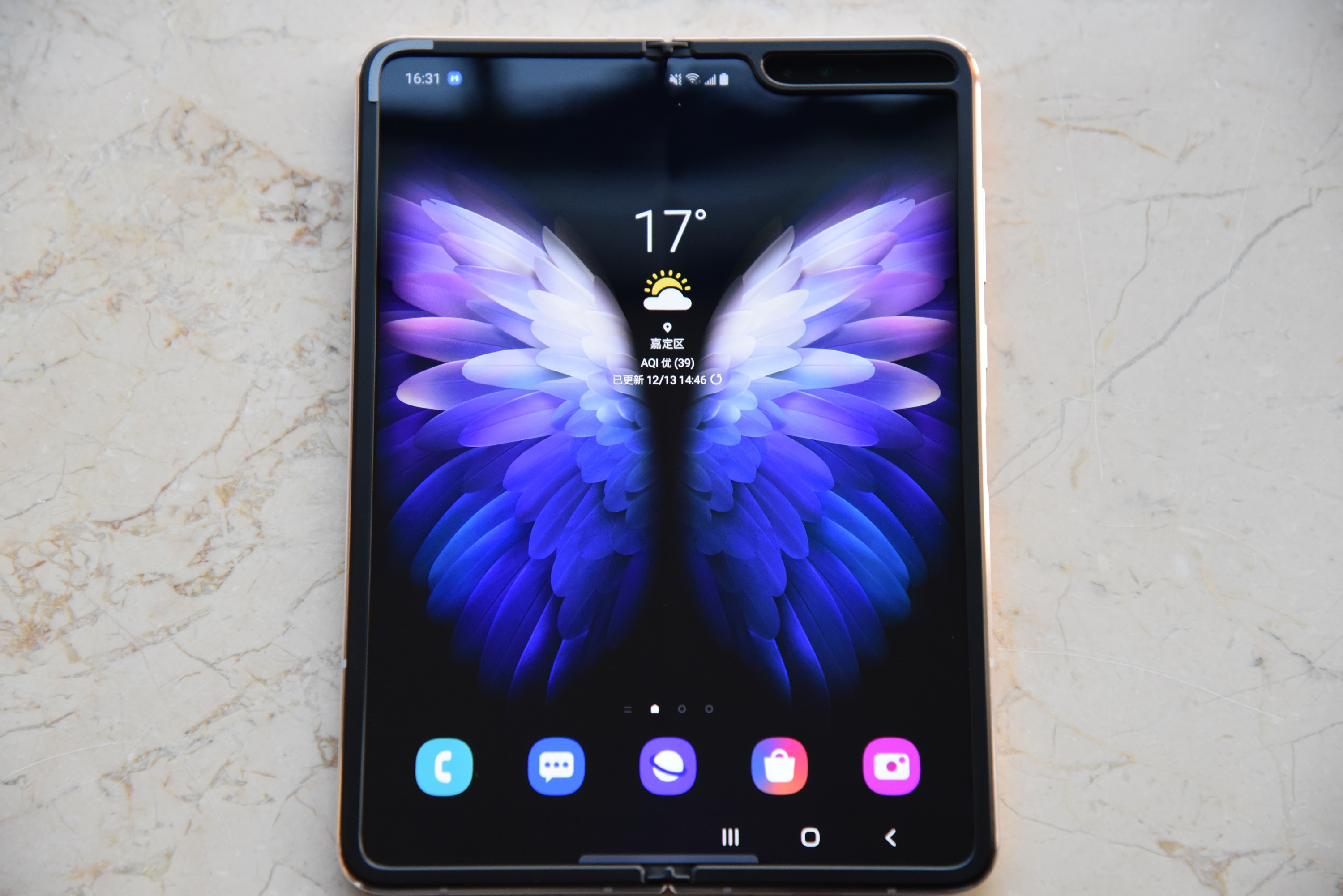 额姐嘤galaxy w20外观鉴析:高端大气上档次的超炫逼格手机_fold
