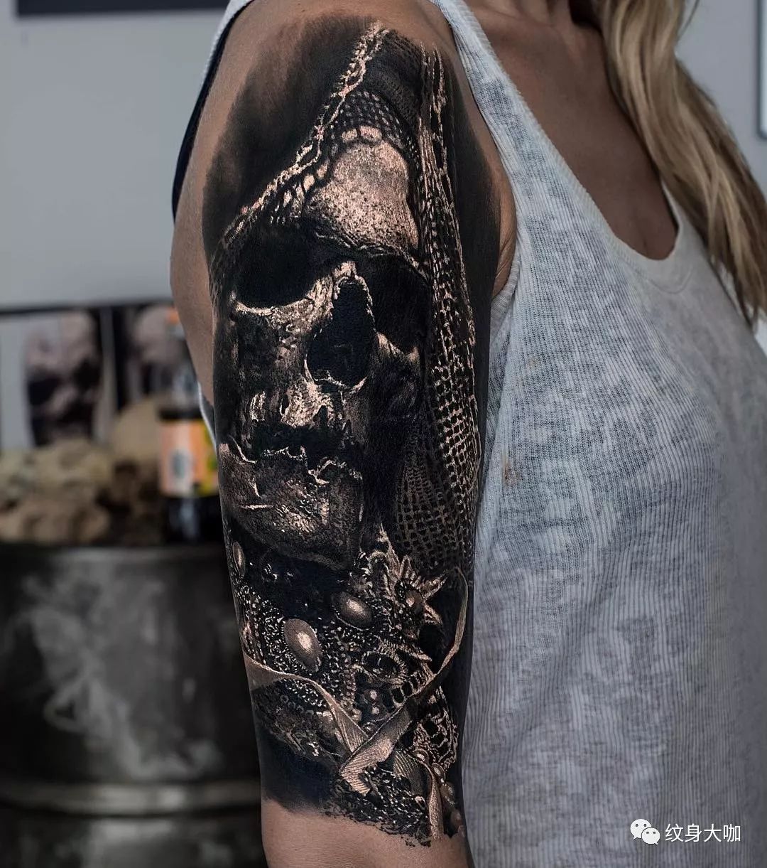 现在的写实纹身都已经逼真成这样了吗这样太太太太太恐怖了