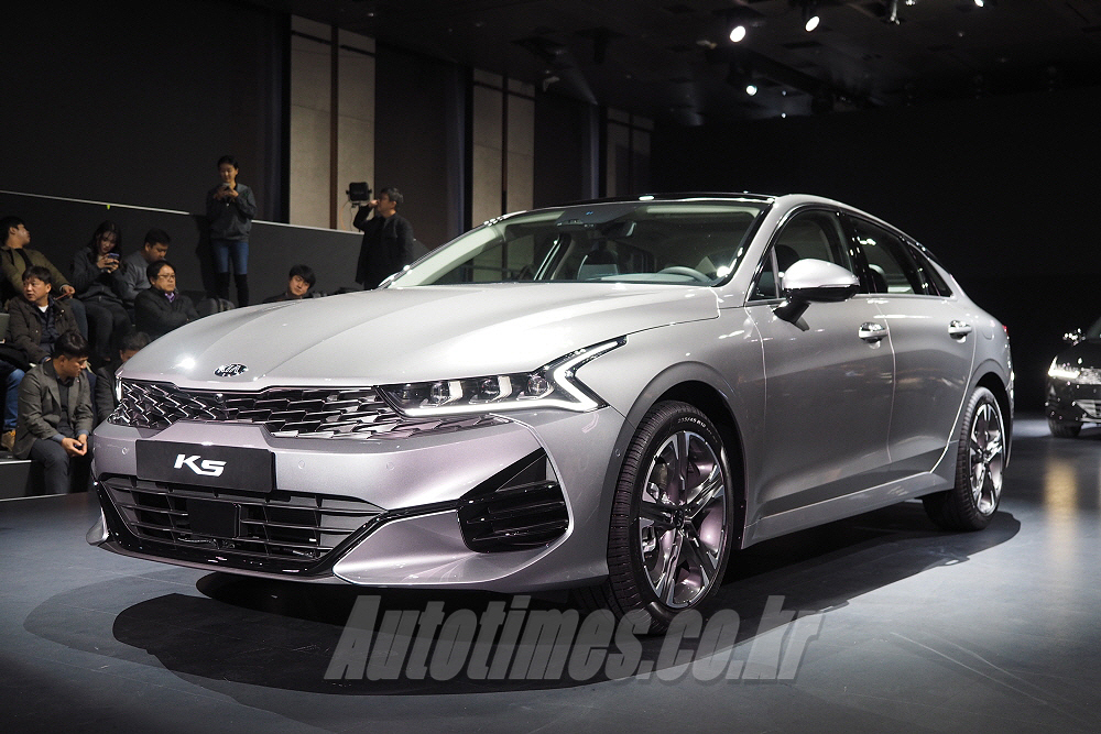 起亚全新k5内饰亮相 国产版2020年上市