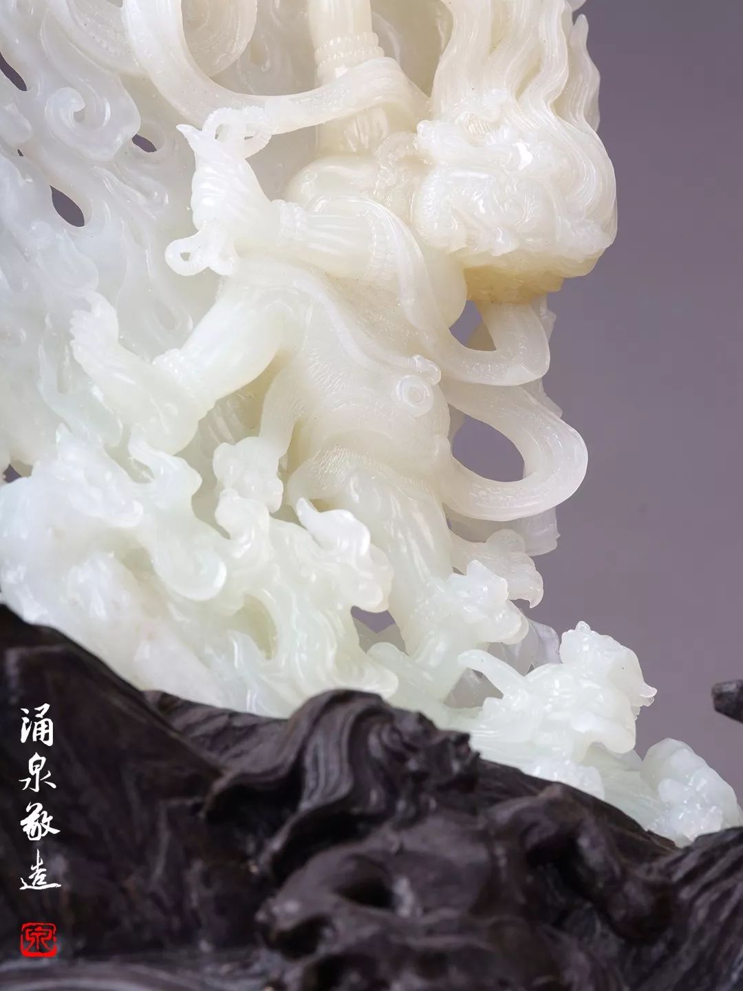 涌泉玉雕摆件《金刚手》_菩萨