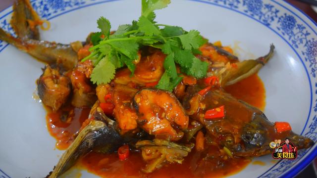 鲟鱼好吃有诀窍,教你红烧鲟鱼新吃法,香辣下饭,非常好吃!