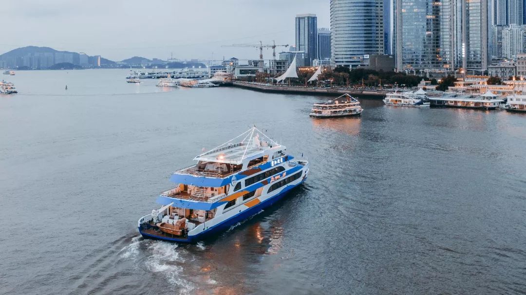 149元抢购厦门湾超级豪华游轮鹭江之星号环鼓浪屿夜游鹭岛夜景宋代