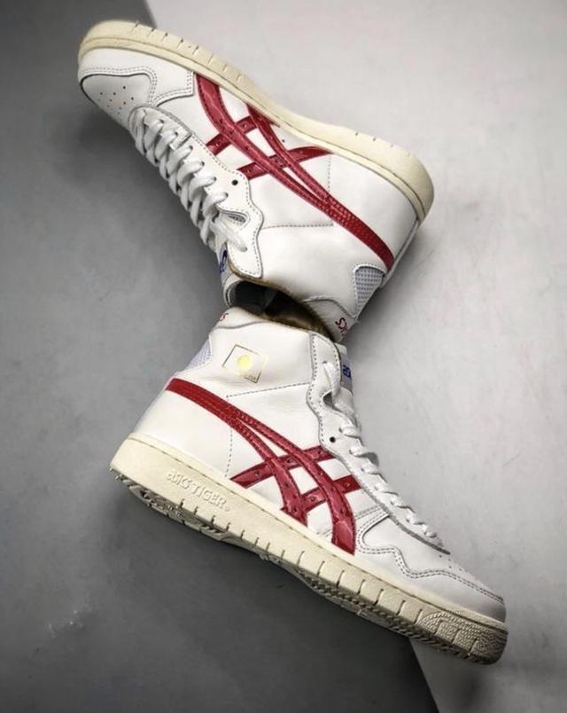 aj1和tbf-707相似度超过90%是的,无论从版型,设计元素,大底甚至是预留