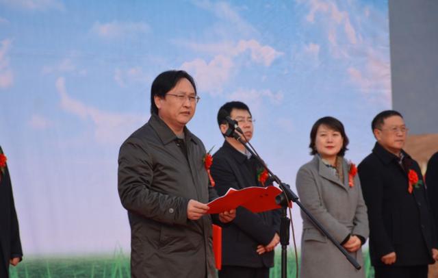 县委书记周华锋,县委副书记,代县长马俊和县领导吴在明,葛建峰,田青法