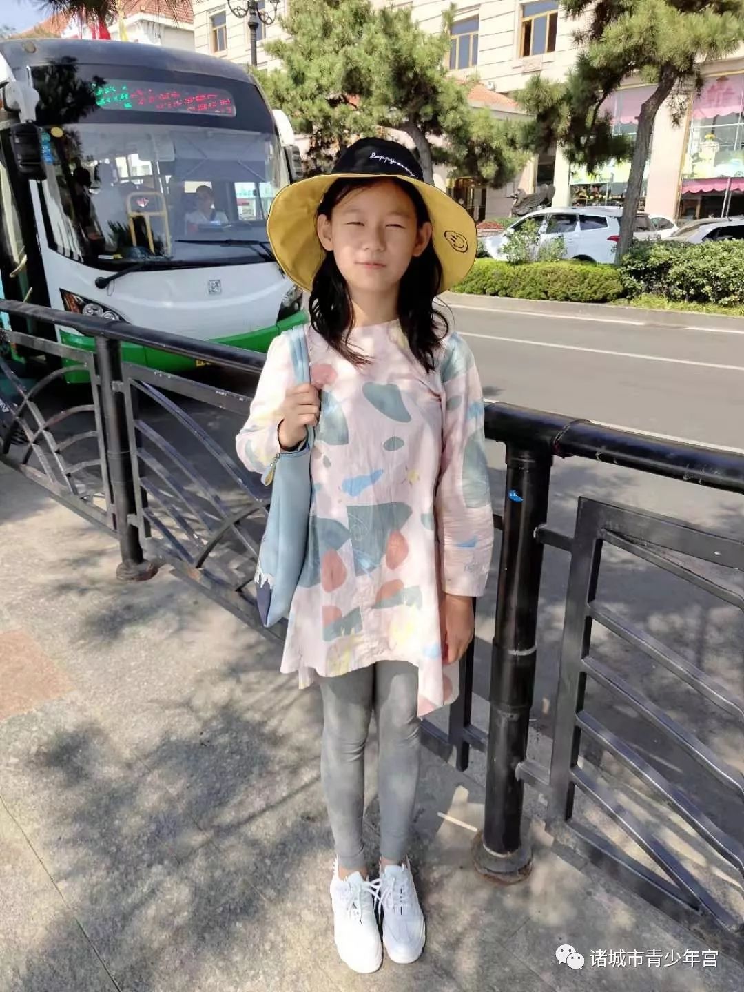 ↖395号 黄晓雅(12岁) 指导老师:王淑一↖394号 董林轩(9岁) 指导老师