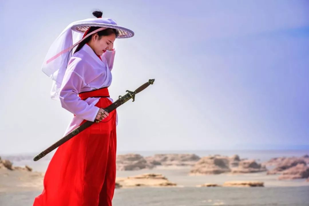 每个女孩都有一个 穿越千年的古装梦