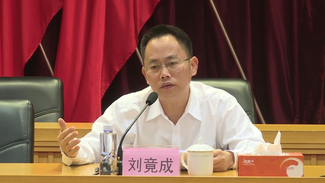 黄泽培等镇留家领导班子成员,机关部门党支部书记,机