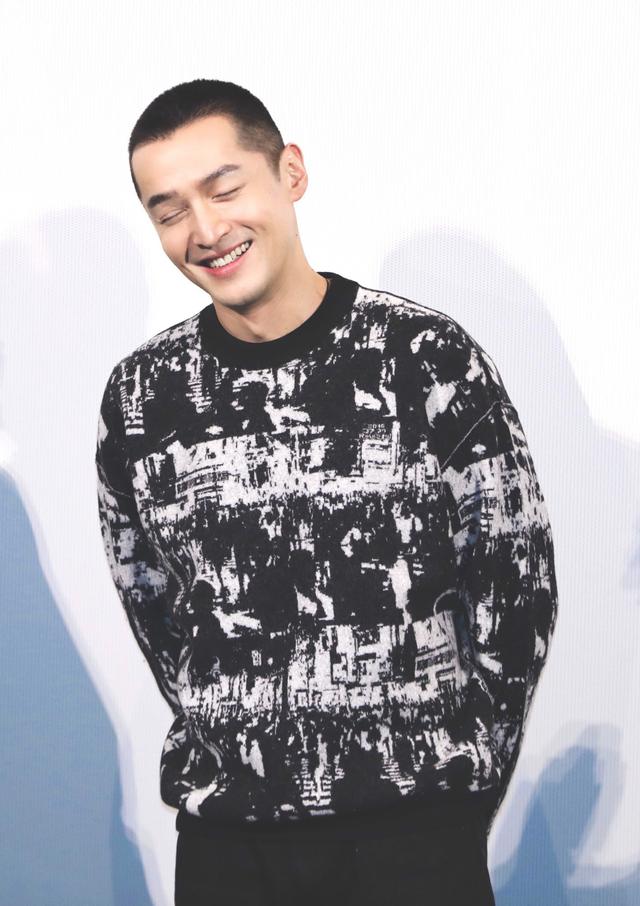 原创胡歌新发型备受瞩目!清爽寸头回归大屏幕,看着年轻不少