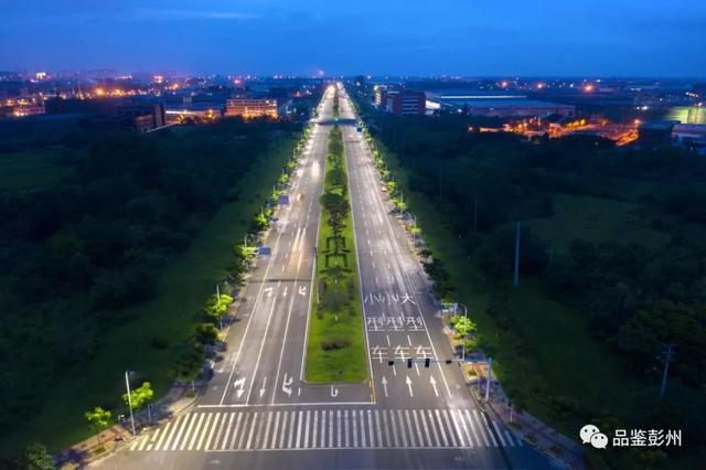 安裝路燈後的三環路南段夜景彭州市三環路建設項目全長25.