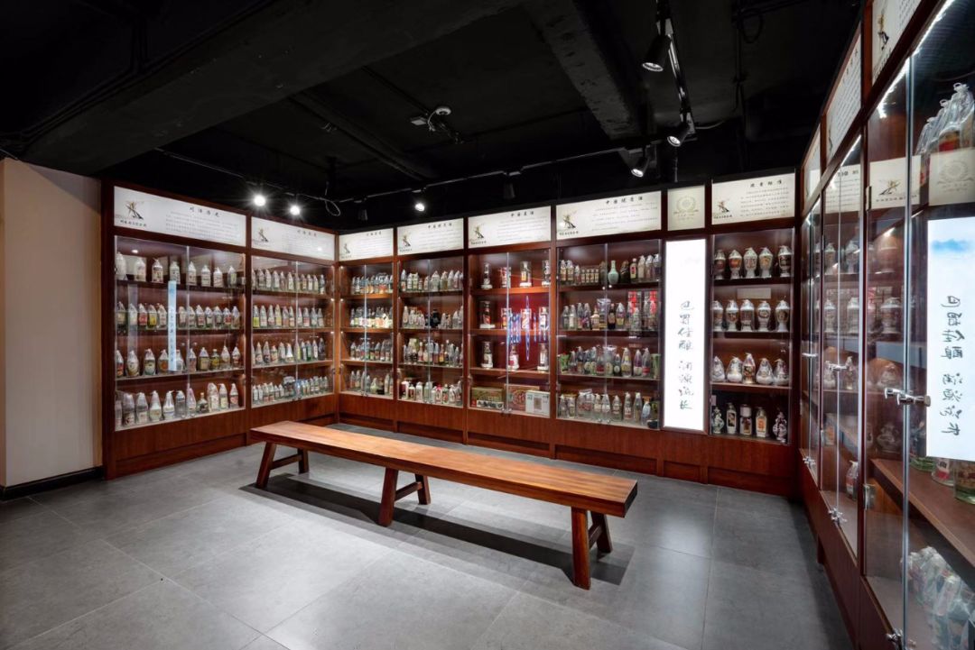 聆听老酒故事品味川酒甘美