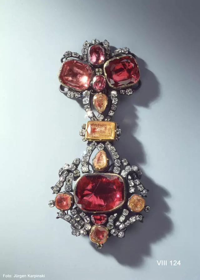 超10亿欧珠宝被盗!欧洲皇室有多奢华?