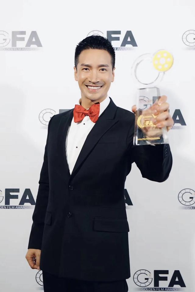 《白色婚礼》好莱坞获奖 何晟铭星耀洛杉矶