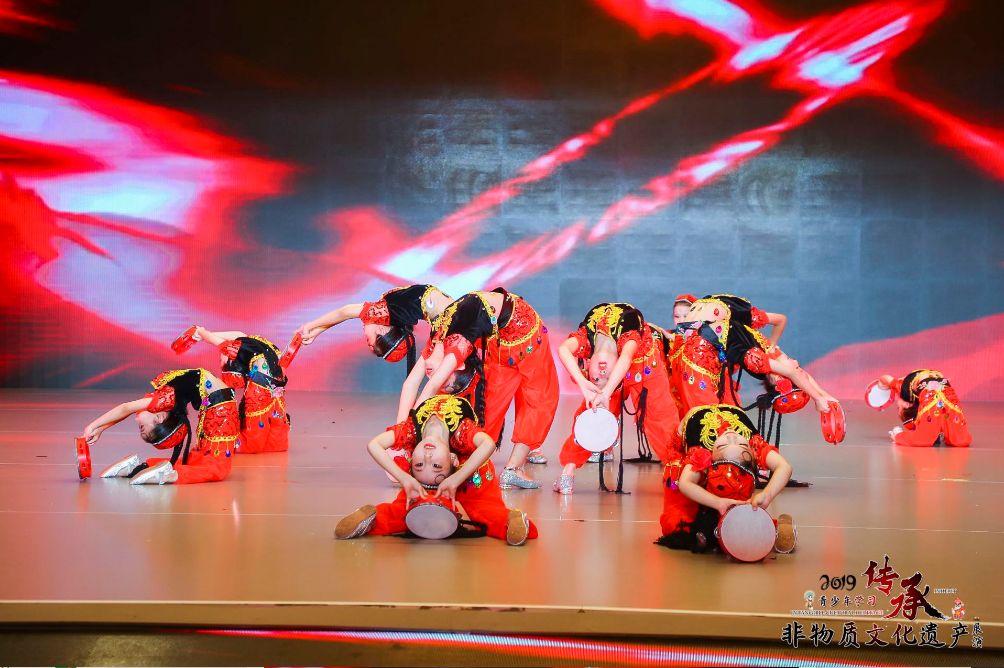 【精彩回顾】优秀非遗节目——新疆手鼓舞《天山鼓娃》_舞蹈