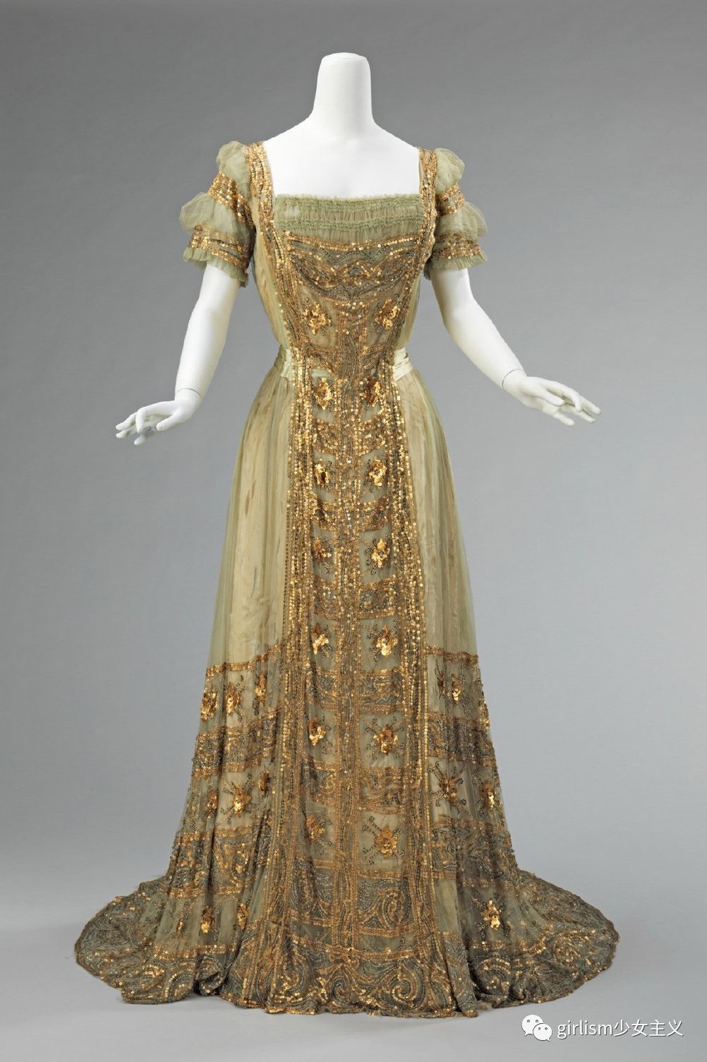 随着西学东渐,舞会这一社交活动在近代也传入中国.