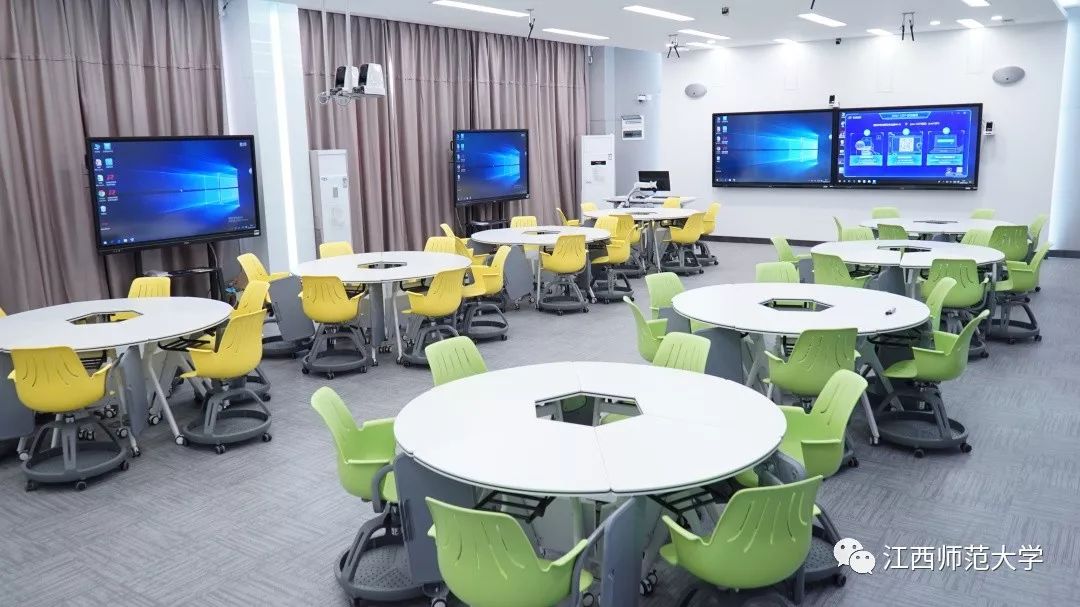 集语音,图形工作站,电脑等多种功能于一体的 现代化机房