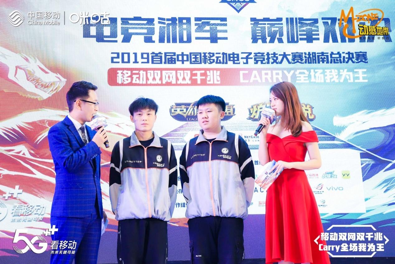 除了精彩绝伦的电竞对决,还有来自英雄联盟s9官方解说西朴等四位解说