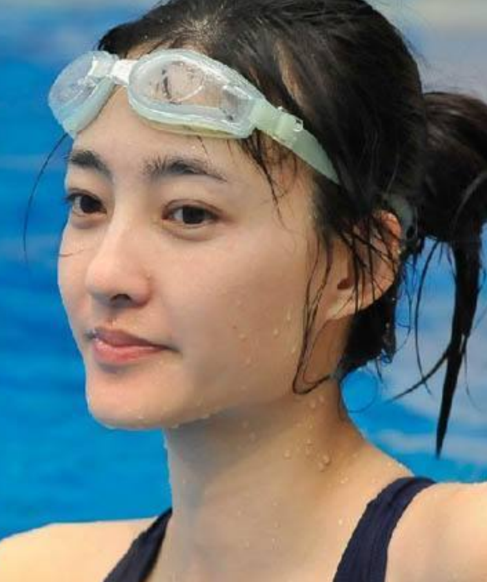 王丽坤游泳素颜图片