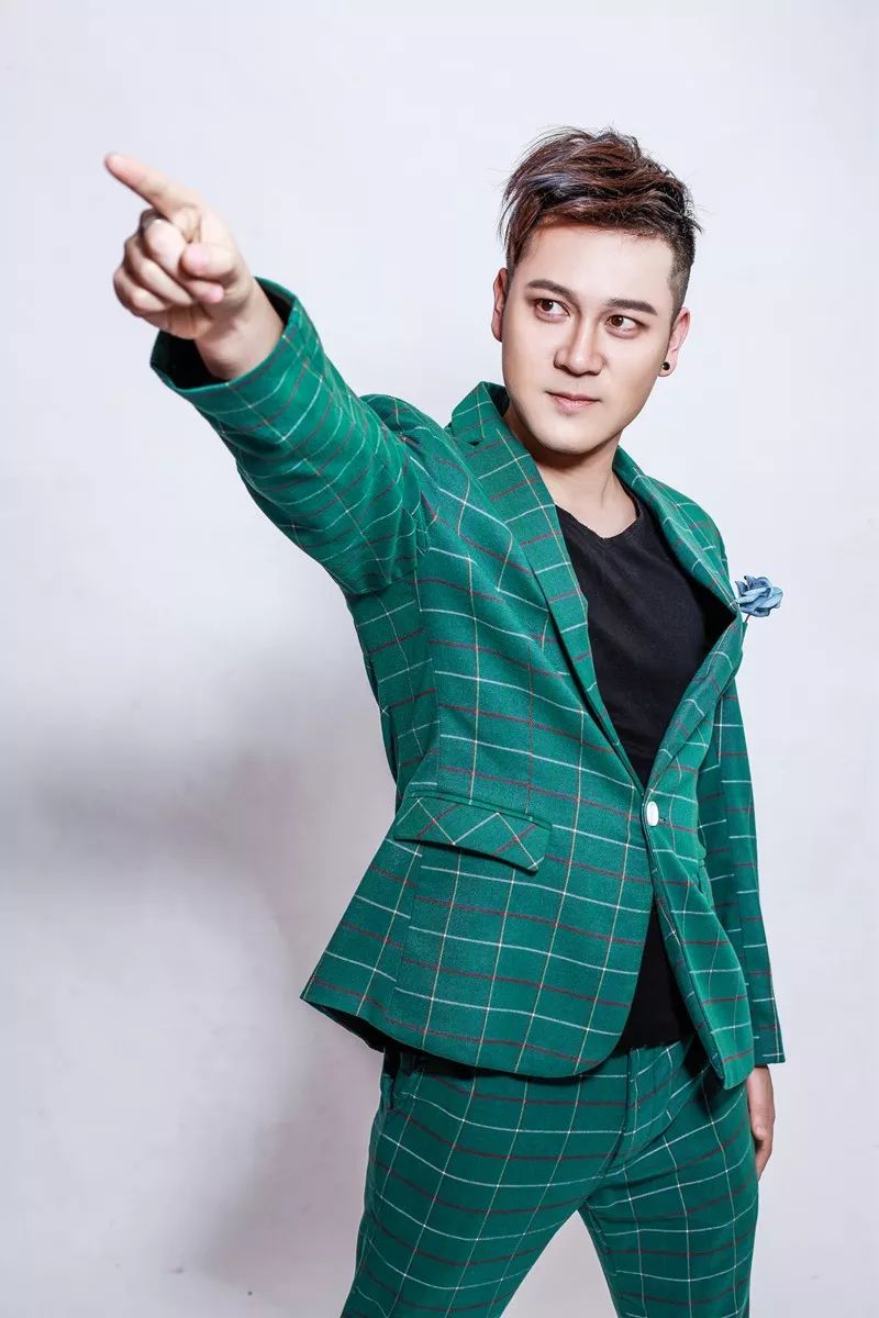 巫溪明星模仿秀助阵元旦晚会中小企业形象展示三