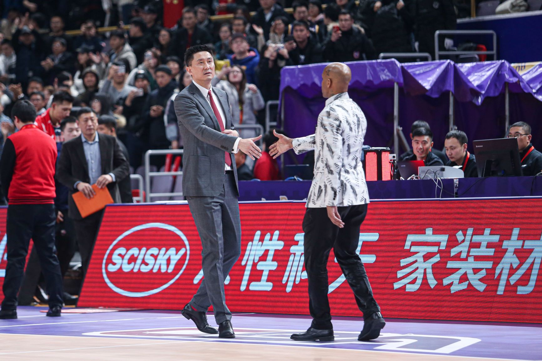 cba | 冷门之夜疆粤同时输球,杜锋,马布里赛后起冲突