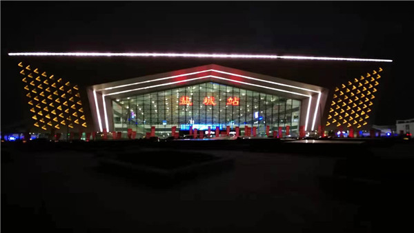 盐城站夜景(张炜珺/摄)新建成的盐城站位于盐城市城南新区,外观"滨海
