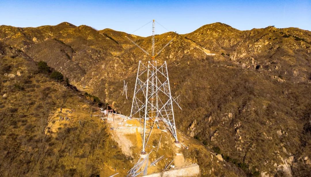 亮故事|为了冬奥会,我在山上立铁塔!_工程
