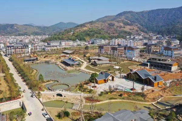 乐清市大荆镇下山头村,建设中的田园综合体.