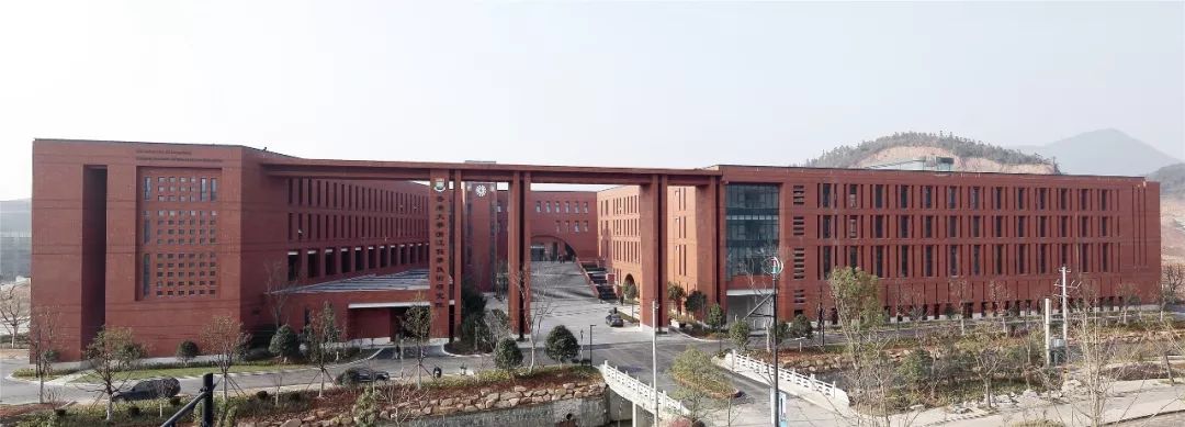 2012年,香港大学浙江科学技术研究院就落户青山湖,这是香港大学在内地