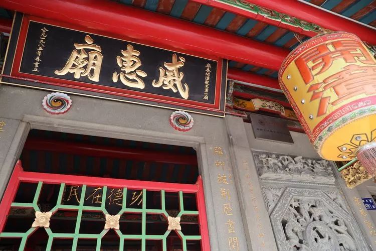 台湾省花莲县台胞一行来到陈元光祖庙威惠庙寻根谒祖