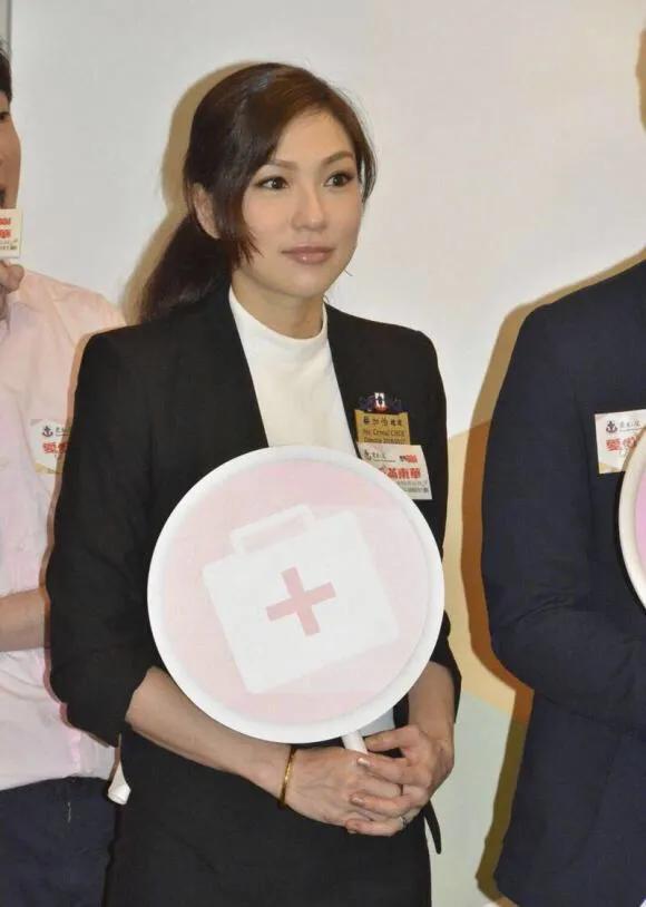 岁就成为香港最年轻上市公司总裁,曾为澄清陈冠希事件悬赏一亿