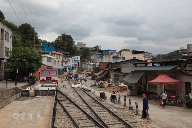 滇越铁路,世界唯一仍在运行的米轨铁路,曾称为世界三大工程奇迹