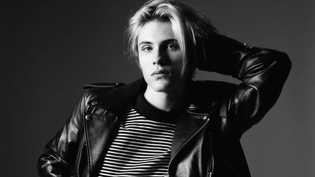 来看看celine赛琳的新面孔tiktok签约人气明星noeneubanks