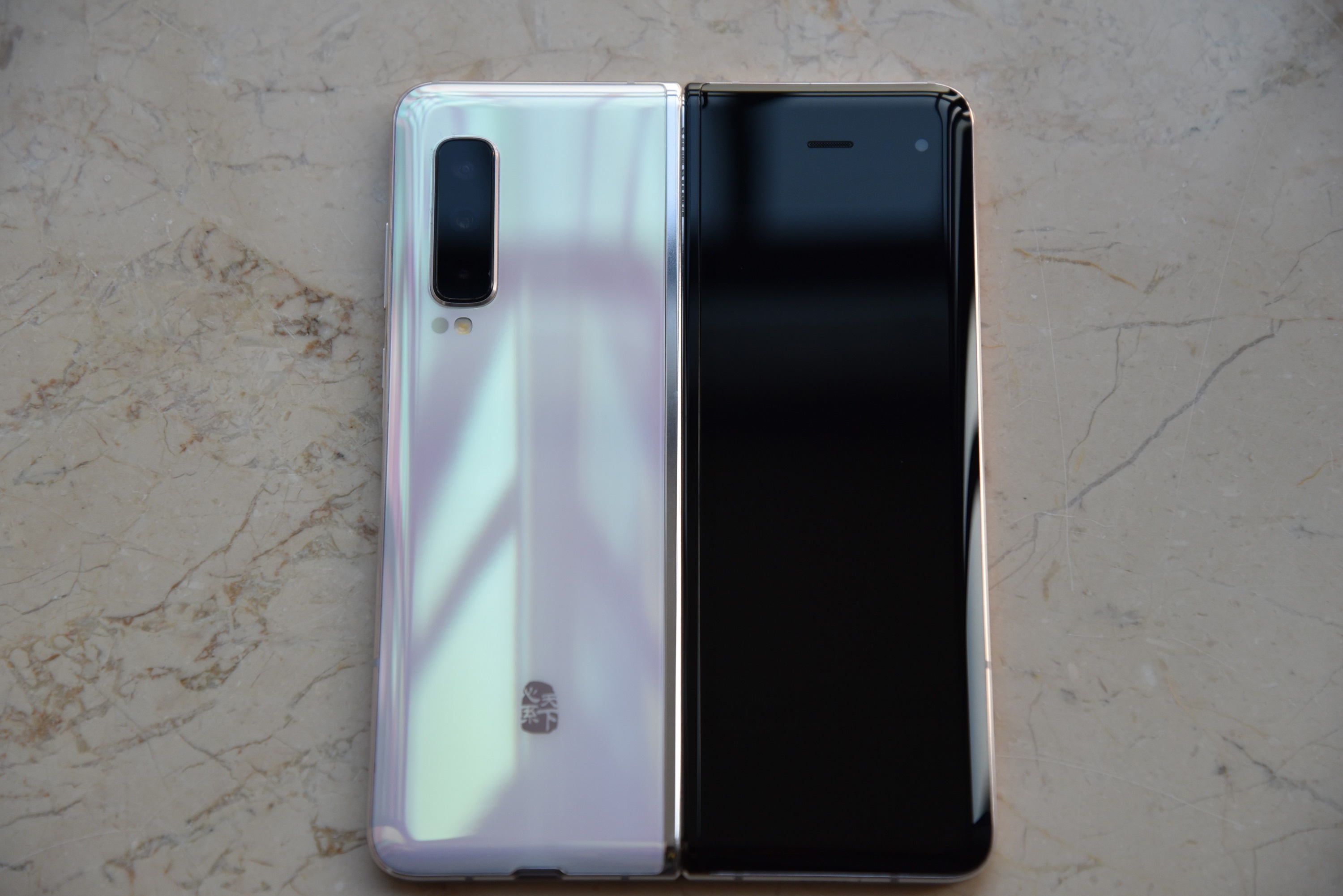 原创额姐嘤galaxy w20外观鉴析:高端大气上档次的超炫逼格手机