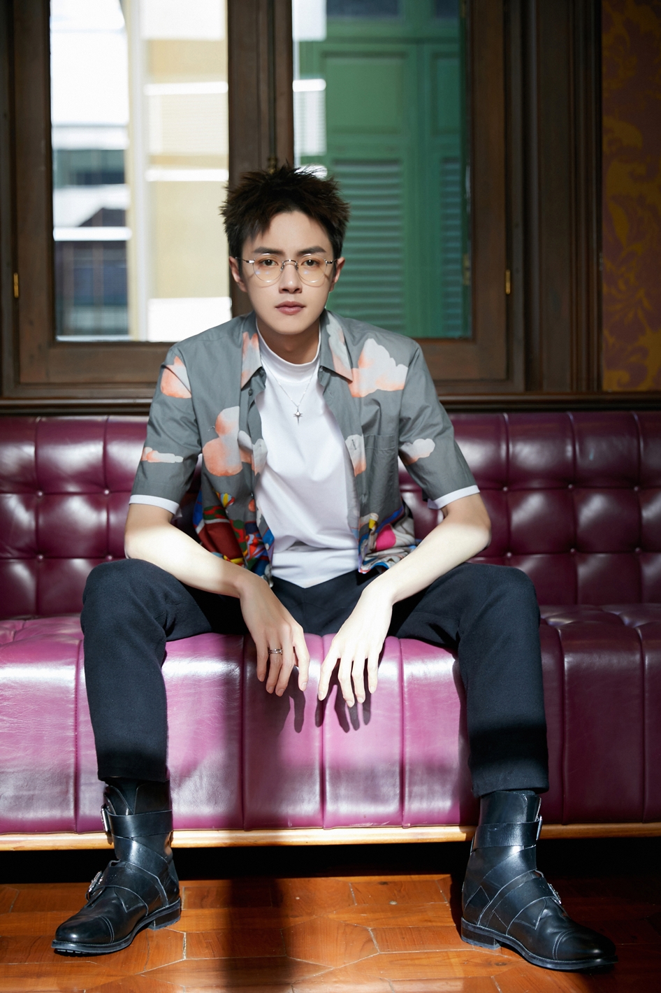 官鸿吴希泽空降泰国宠粉 海外人气爆棚