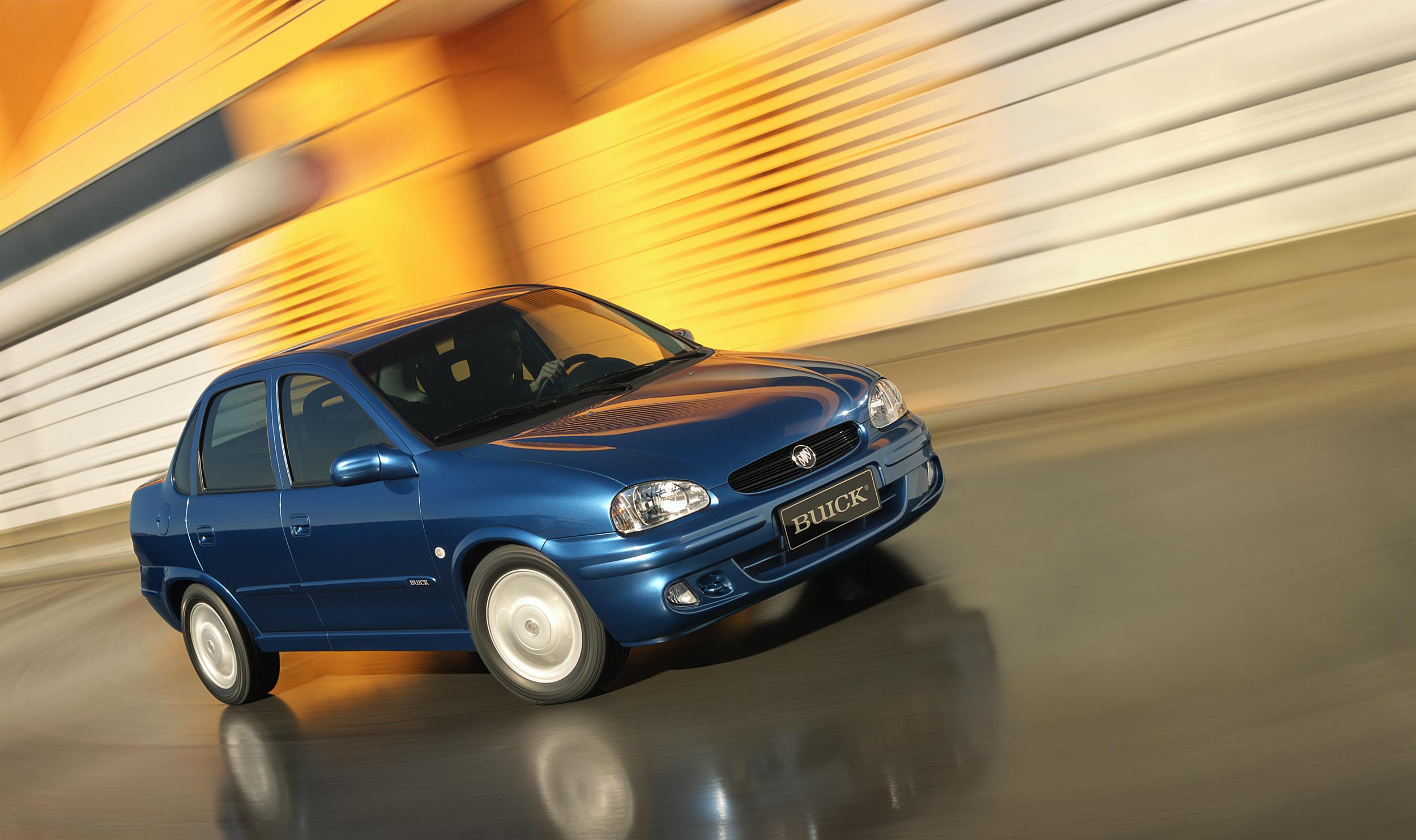 「 2000年10月24日,冠名为别克新型家庭轿车的赛欧在上海国际工业博览