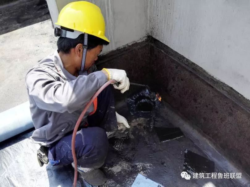 下排式雨落水口侧排式雨落水口15-出屋面管道细部处理16-出屋面管道