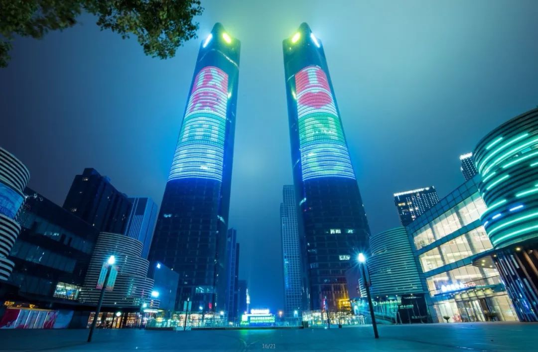 绿地双子塔比肩世界的高度定义南昌的天际线