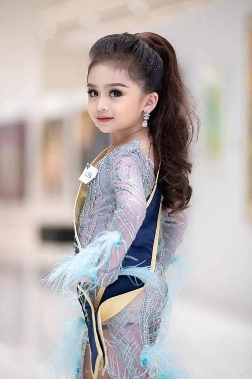6岁童模获泰国小姐选美儿童组冠军网友美是美但少了孩子气
