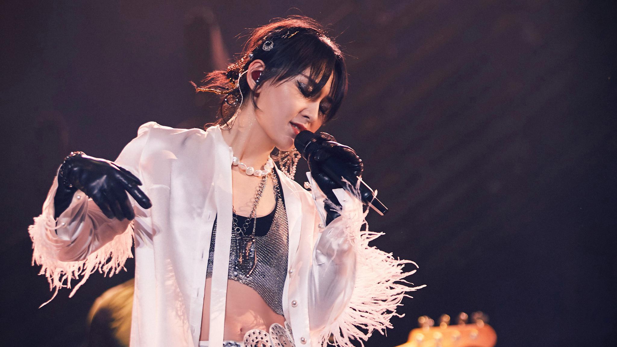 周笔畅与honne高能同台首秀合作曲引爆甜蜜氛围