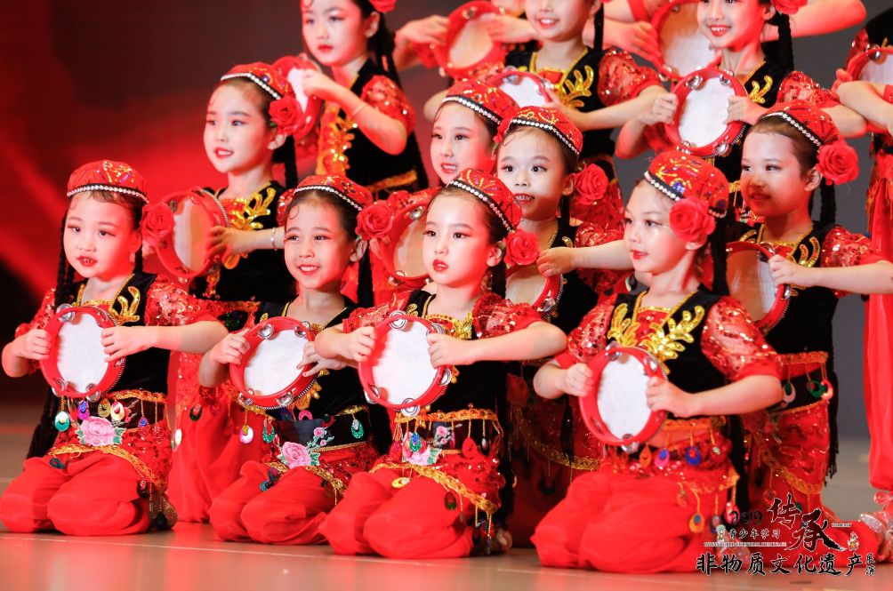 精彩回顾优秀非遗节目新疆手鼓舞天山鼓娃