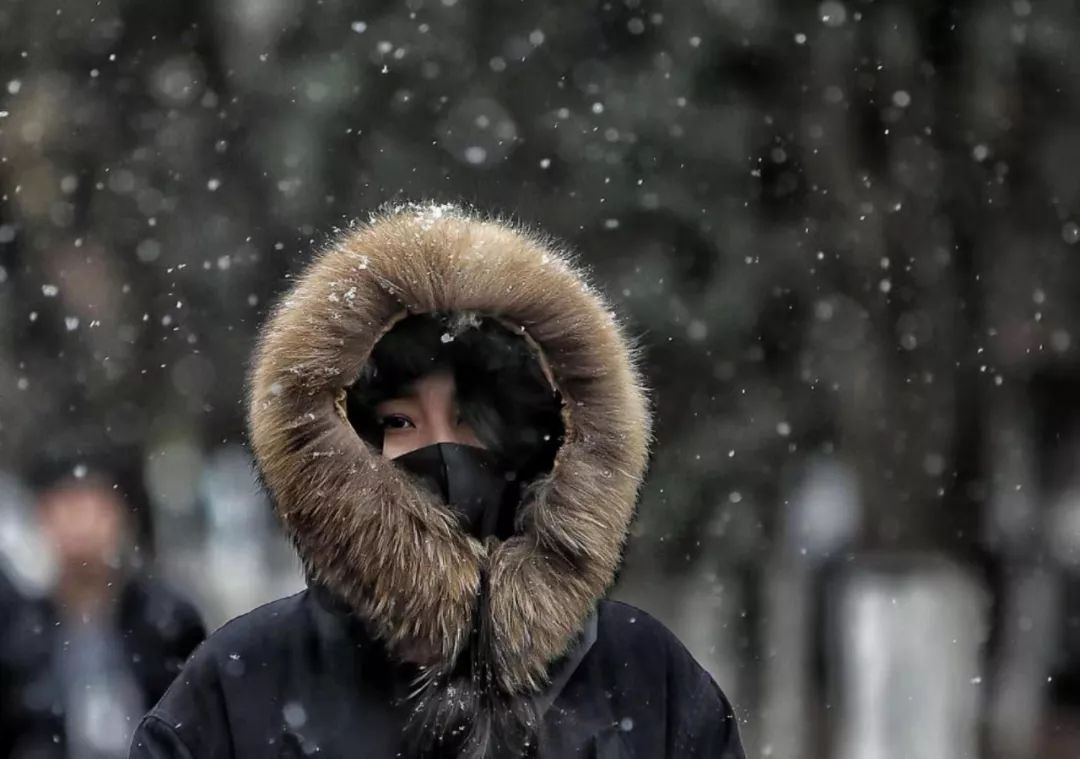 小雪,中雪,雨夹雪,落在地上变成冰!