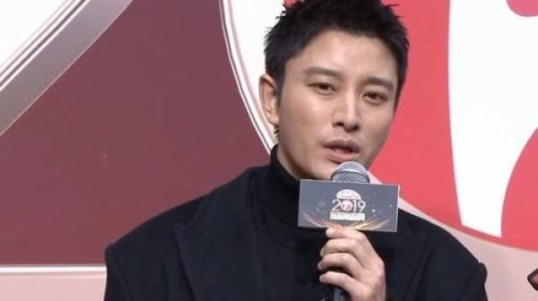 国剧盛典贾乃亮显憔悴王鸥妆容老气曾黎首次亮相红毯惊艳