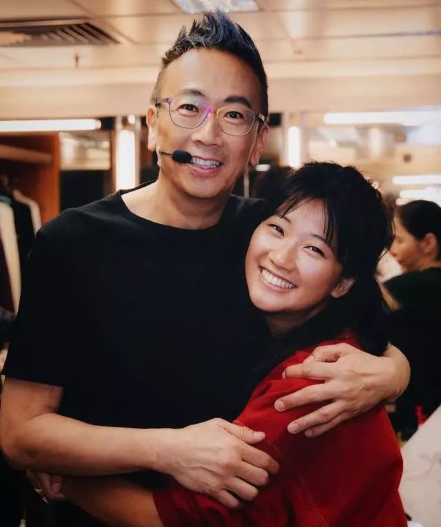 三年担任tvb艺人训练班导师 香港艺人与初恋结婚38年恩爱如初_丹瑞
