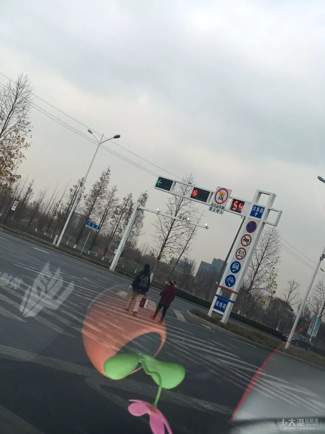 网友吐槽镇江新区这条道路红路灯设置不合理官方回复来了