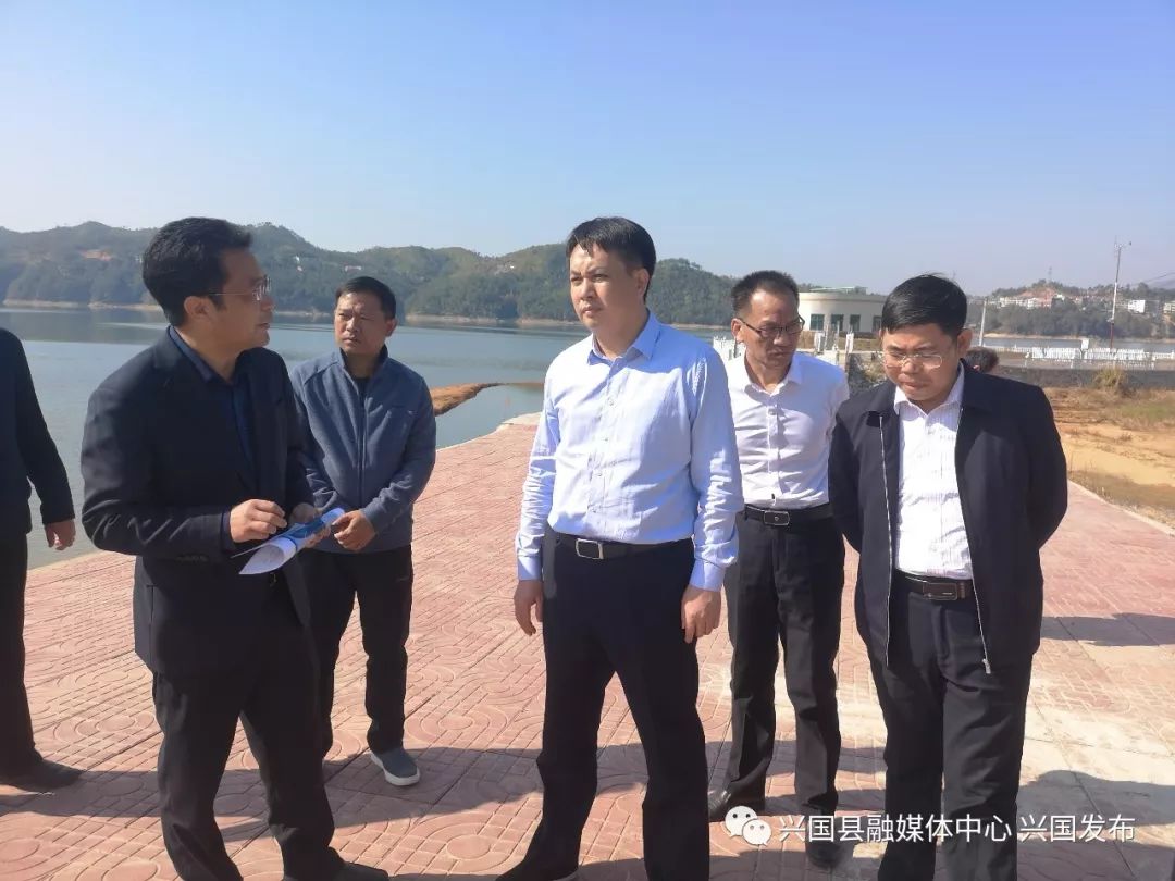 县委书记赖晓军调研巡查河长制林长制工作