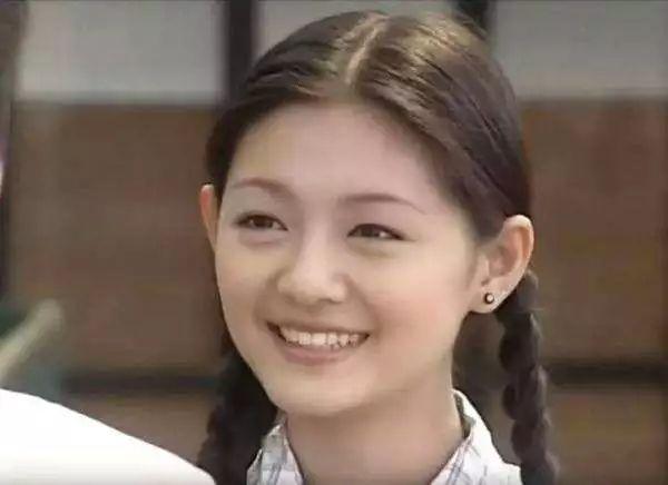 42岁大s双马尾素颜出镜如少女,美容大王的动脸史?