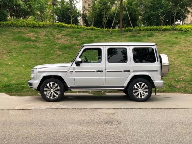 同样,大g也没有x5宽,没有卡宴宽,没有途锐宽,它只跟汉兰达差不多宽,大