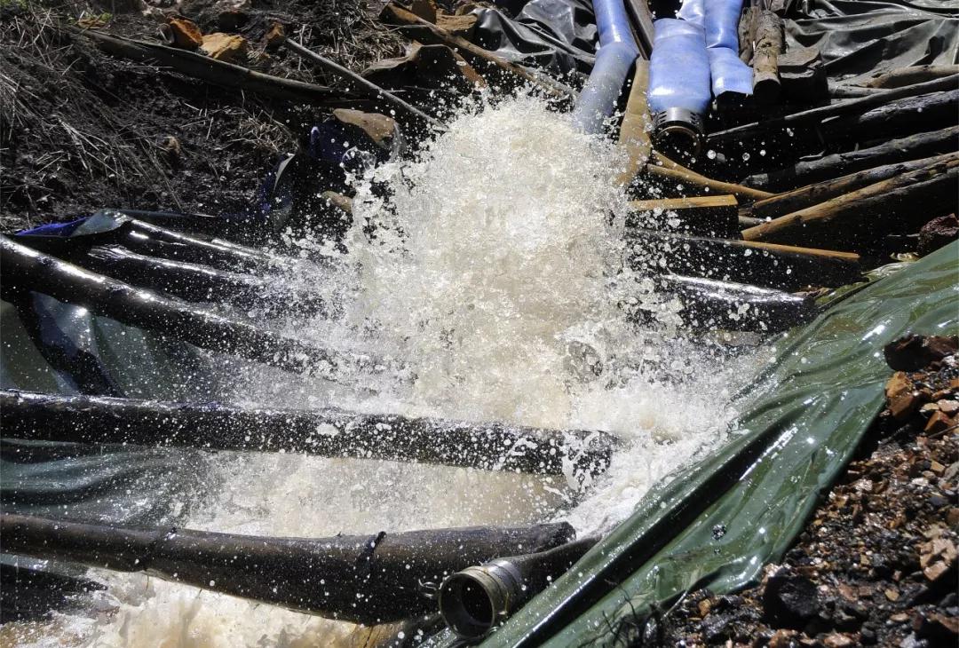 四川杉木树煤矿透水事故4死14失联!什么是透水?该如何自救?_煤岩