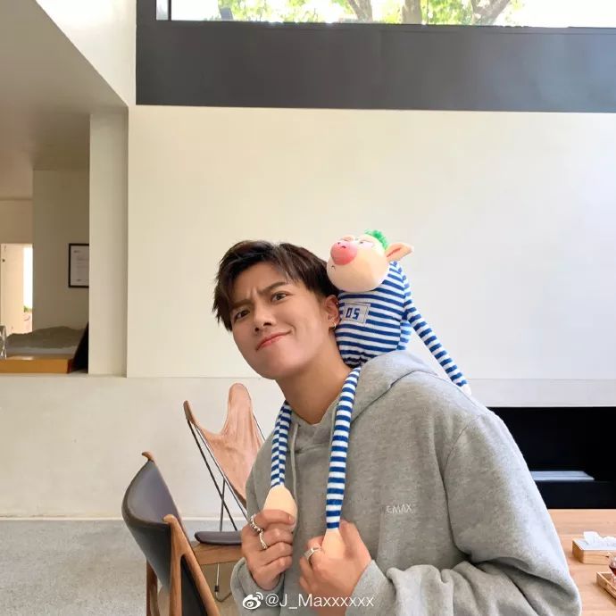 原创前有皇甫圣华,今有欧阳max,新一代t王靠颜值统一饭圈审美!