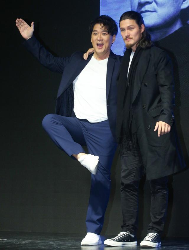 周华健发片回春 帅儿周厚安站台看起来比爸老