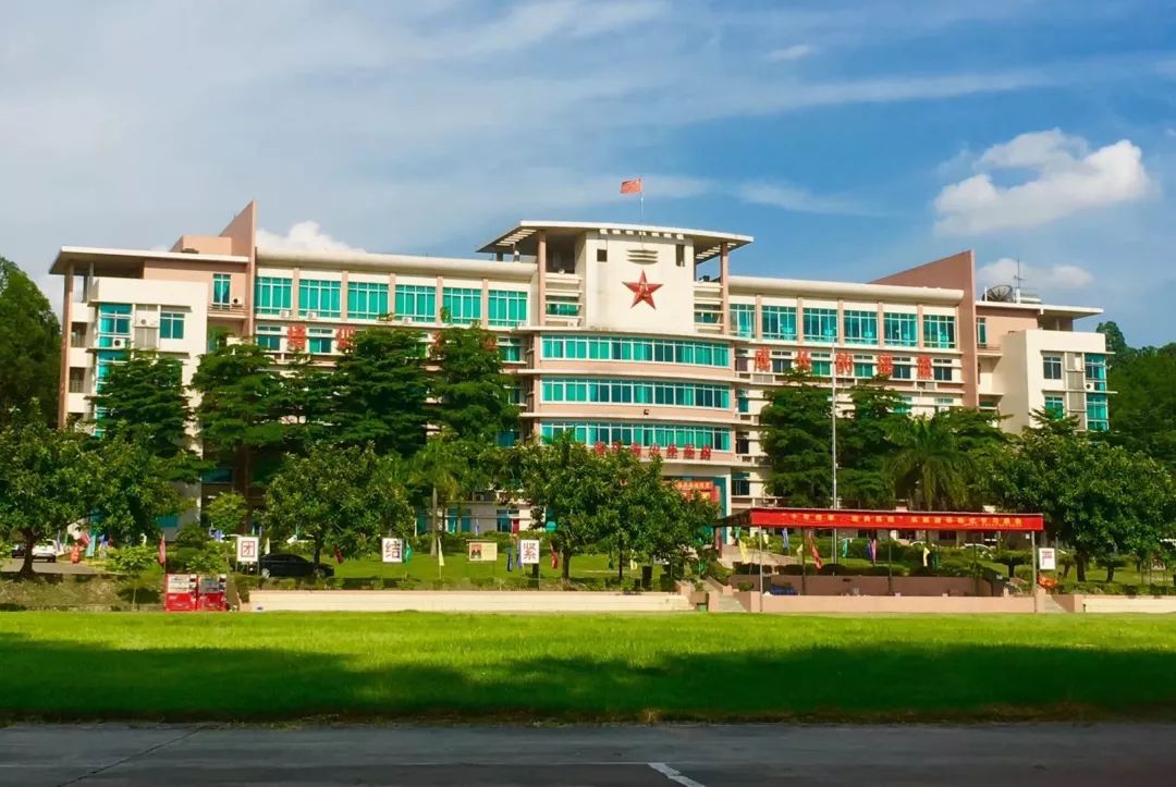 南海区青少年军校服务别人成就自己我们一直在进步